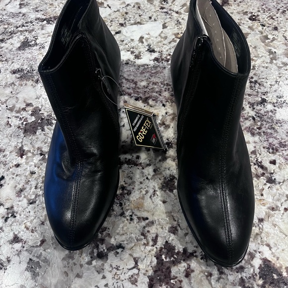 Ara Prisha Black Leather GORE-TEX Zip Ankle Boot 6.5 NWT - Picture 7 of 9